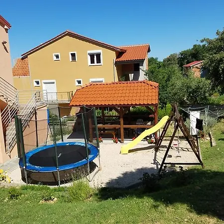 Avigo Rab Town